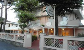 Hotel a Marina di Pietrasanta, Hotel Azzurra