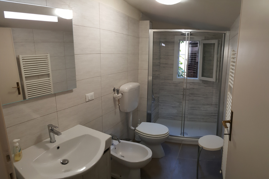 Bagno appartamento in affitto nel centro storico di Pietrasanta