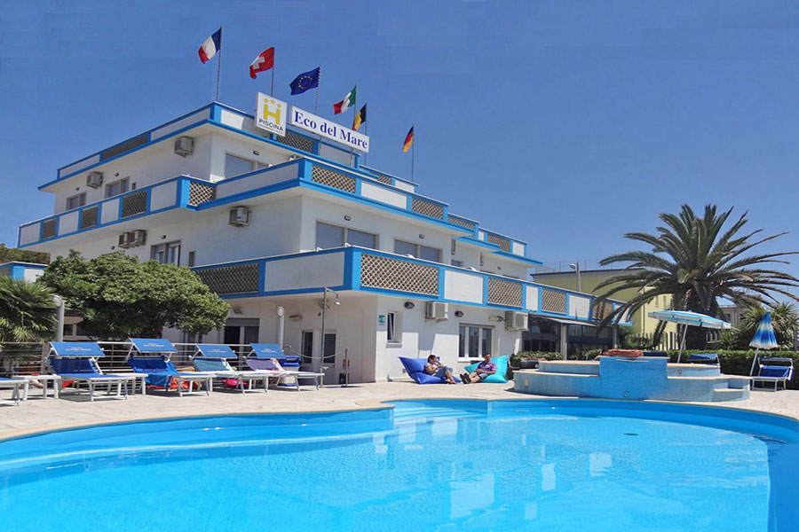 Hotel a marina di Massa, esterno piscina hotel Eco Del Mare