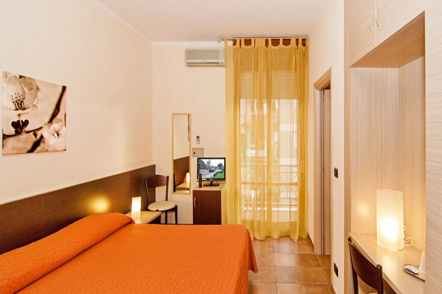 hotel a Marina di Massa, camera hotel Gabrini