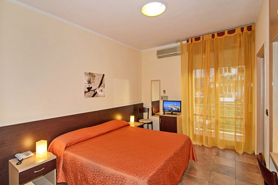 hotel a Marina di Massa, camera hotel Gabrini