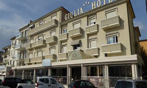 Hotel a Lido di Camaiore, facciata Hotel giulia