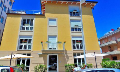 hotel a Lido di Camaiore, facciata Hotel Lido Innhote