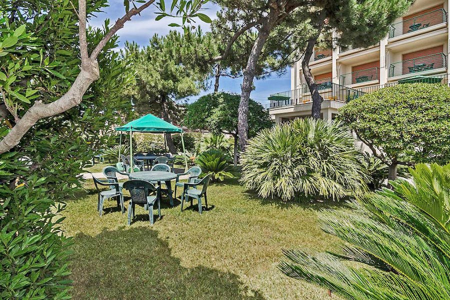 Hotel a Lido di Camaiore, giardino Hotel Paris