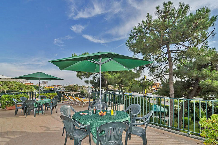 Hotel a Lido di Camaiore, terrazza Hotel Paris