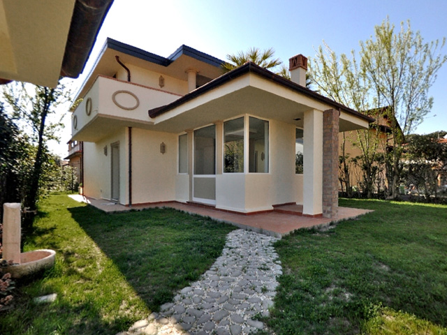 Giardino della villa in vendita a Marina di Pietrasanta Cod 1239