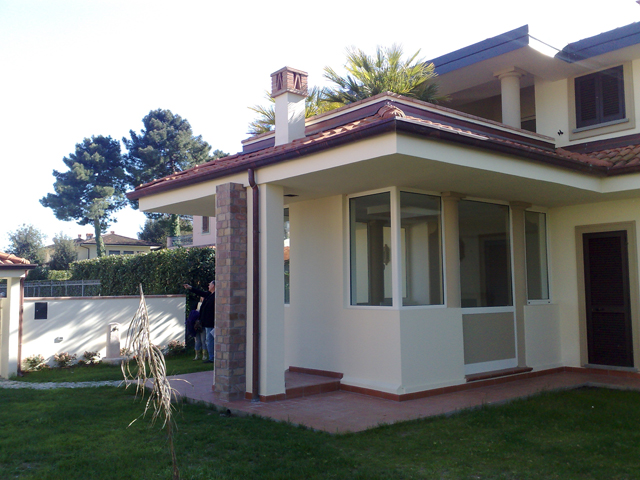 Esterno lato monti villa in vendita a Marina di Pietrasanta Cod 1239