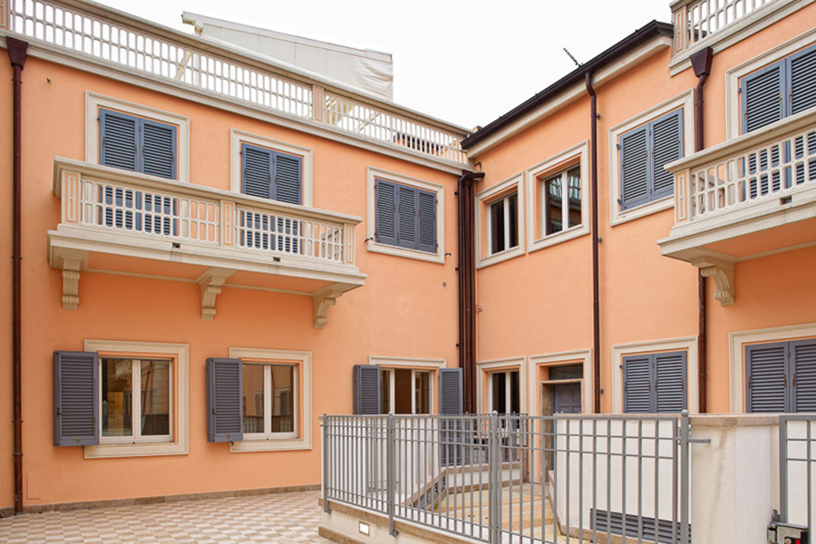 Corte interna appartamenti a Viareggio esterni 03 Cod 1353