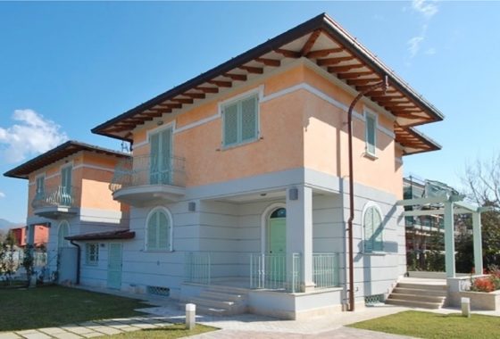 Facciata della Bifamiliare in vendita a Marina di Pietrasanta cod 1193