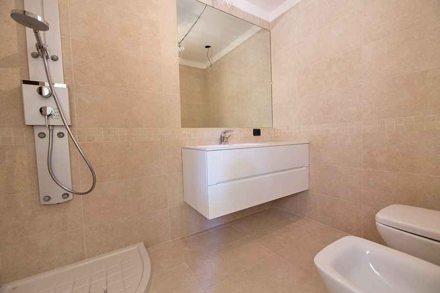 Bagno a doccia appartamenti Viareggio 09 Cod 1351