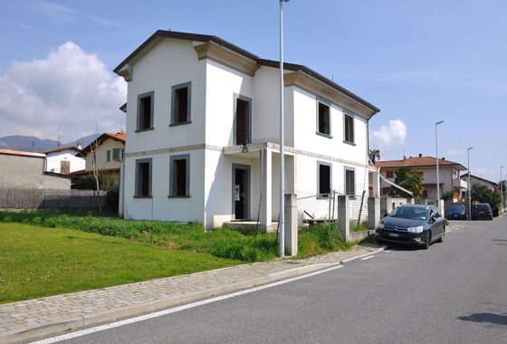 Bifamiliare in vendita a Querceta di Seravezza