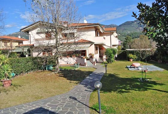 Villetta in campagna di Pietrasanta Cod 1415