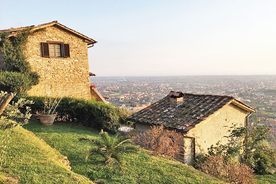 case in Versilia, casale vista mare sulle colline della versilia