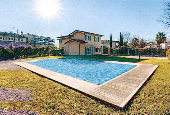Casa a Forte dei Marmi, villa con piscina in vendita a Forte dei Marmi