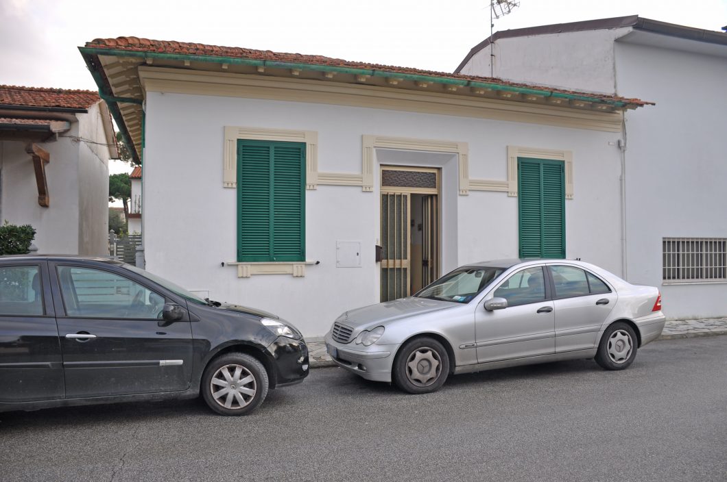 Marina di Pietrasanta, bifamiliare da ristrutturare vicinissima al mare Cod 1610 - 01