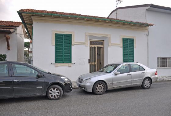 Marina di Pietrasanta, bifamiliare da ristrutturare vicinissima al mare Cod 1610 - 01