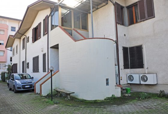 Appartamento in Versilia , appartamento piano terra in vendita a Querceta