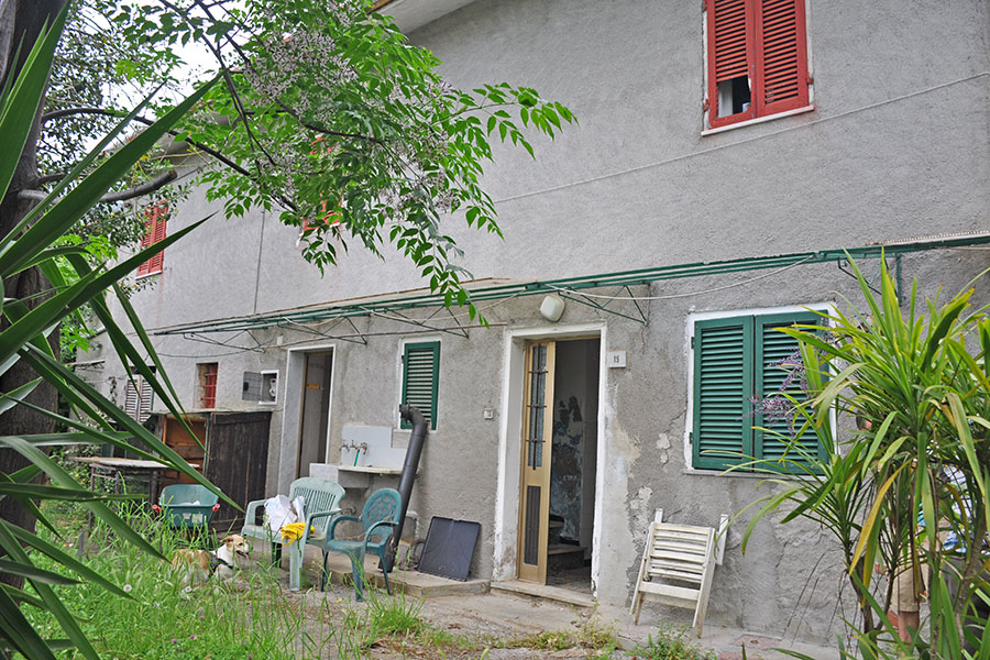 Casa in versilia vista mare, fabbricato rustico in vendita sulla prima collina alle spalle di Forte dei Marmi