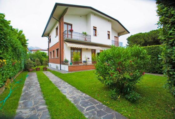 Casa al mare - Bifamiliare in vendita a Forte dei Marmi Cod 1702