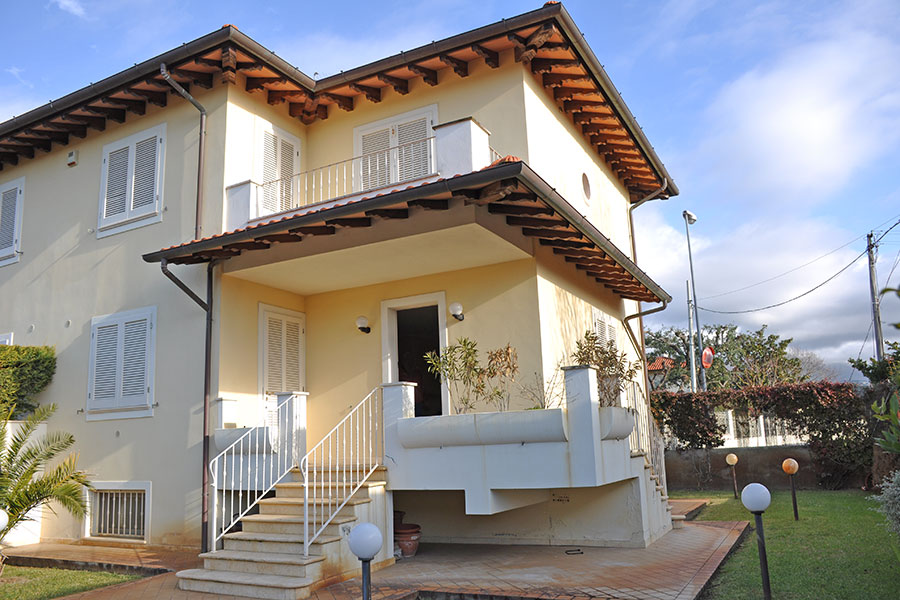 Casa al mare - Villetta bifamiliare in vendita a Marina di Pietrasanta